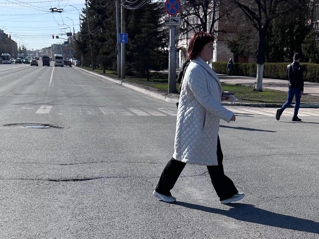 В Рязанской области прошел рейд ГАИ «Пешеход»  Как сообщает Госавтоинспекция области, вчера инспекторы проводили рейды, направленные на снижение аварийности с участием пеших участников дорожного движения.  В ходе рейда было выявлено более 45 нарушений, совершенных пешеходами.