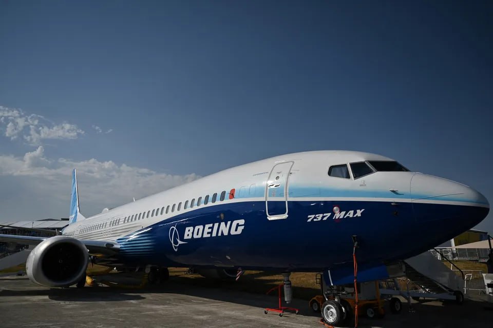 Компания Boeing избежит уголовного преследования в связи с двумя катастрофами Boeing 737 Max со смертельным исходом после того как федеральный судья одобрил мировое соглашение на сумму 1 1 миллиарда долларов тем самым обеспечив производителю победу в затянувшемся судебном разбирательстве BA jkinvest news jkinvest