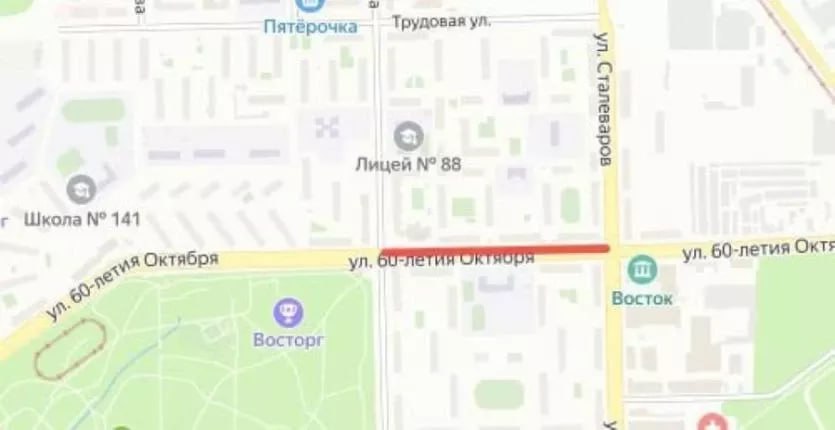 В Челябинске закроют улицу 60-летия Октября, транспорт изменит маршруты В Металлургическом районе Челябинска сегодня, четвертого июня, в 18 часов закроют движение транспорта по улице 60-летия Октября на участке между улицами Дегтярева и Сталеваров. Ограничение вводится в связи с капитальным ремонтом теплотрассы и будет возобновлено после 22 часов 30 сентября, сообщает пресс-служба администрации города. На период проведения работы ряд автобусов изменят маршруты: №15, №16с, №44 и №93с пойдут в объезд по улицам Сталеваров и Богдана Хмельницкого; №19, №35, №42 и №300 - в объезд по улицам Сталеваров, Трудовой, Дегтярева. Челябинские власти просят водителей и пассажиров учитывать дорожную обстановку и планировать поездки заранее. URALPRESS.RU
