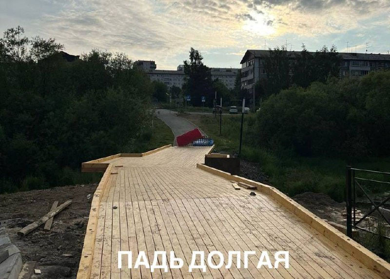 В областном центре продолжается благоустройство общественных территорий. Эти работы проводятся в рамках федерального проекта «Формирование комфортной городской среды», входящему в состав нацпроекта «Инфраструктура для жизни». Работы проводятся на шести объектах города: северная часть острова Юность, парк «Комсомольский», территория у танка «Иркутский комсомолец», площадь Декабристов, «Аллея здоровья» и падь Долгая.  – В ежедневном режиме сотрудники комитета городского обустройства администрации Иркутска осуществляют контроль процесса благоустройства на всех объектах. Кроме того, подрядные организации еженедельно предоставляют отчет о проведенных работах. Важно не допустить отставания от графика, – отметил мэр города Руслан Болотов.