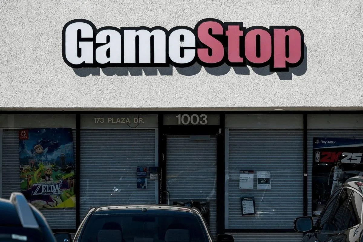 eBay отклонила предложение американской сети магазинов видеоигр GameStop о её покупке за 56 млрд Компания отметила что оно для неё непривлекательное и не вызывает доверия а также может привести к финансовым рискам