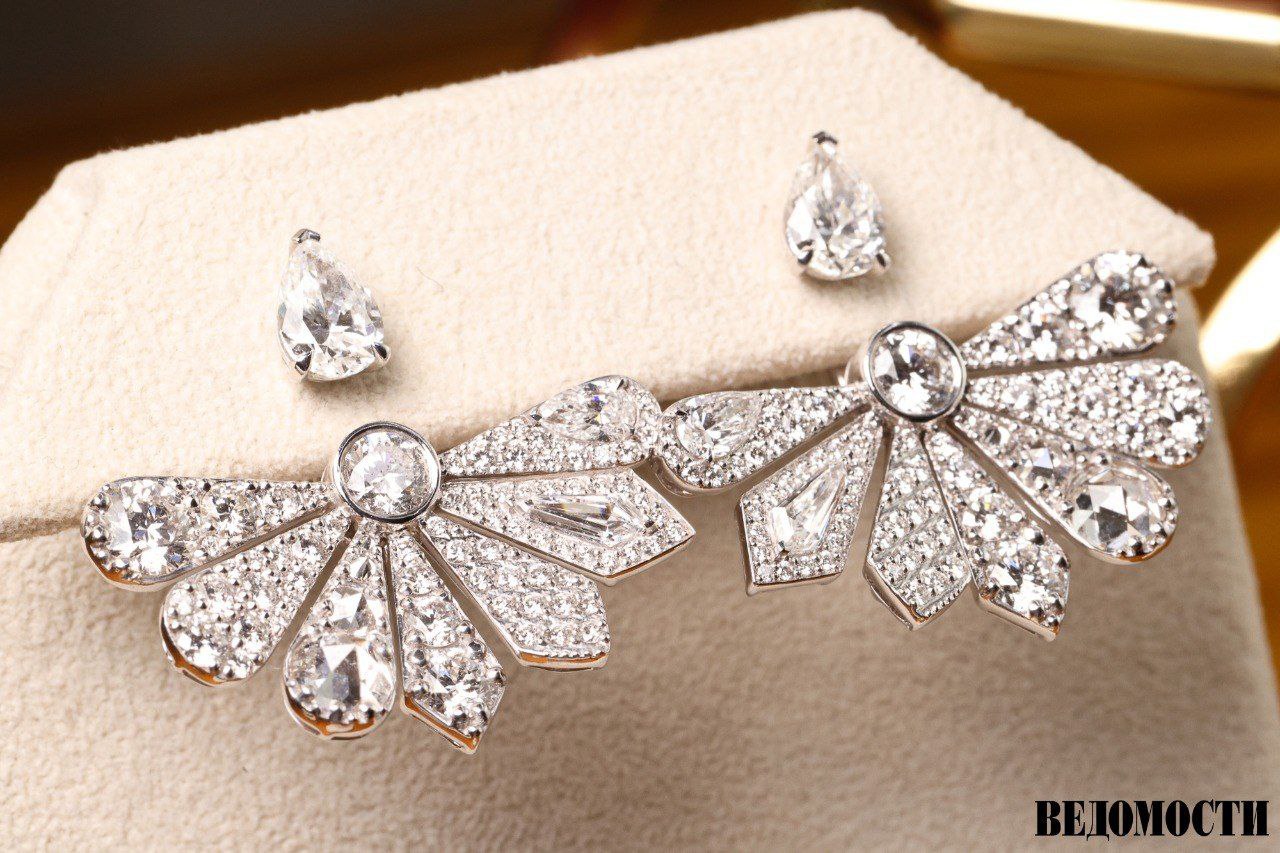 Соглашение о создании общего рынка ювелирных изделий России и Белоруссии подписано в Москве сообщила пресс служба Минфина Теперь ювелирные изделия с пробирным клеймом и маркировкой одного из государств не будут подлежать обязательному дополнительному клеймению и маркировке на территории другого Взаимное признание маркировки ювелирных изделий и пробирных клейм удастся обеспечить за счет интеграции информационных систем российской ГИИС ДМДК и белорусской ИС Электронный знак рассказали в ведомстве Замминистра финансов Алексей Моисеев назвал создание общего рынка ювелирных изделий между странами историческим событием Telegram Max