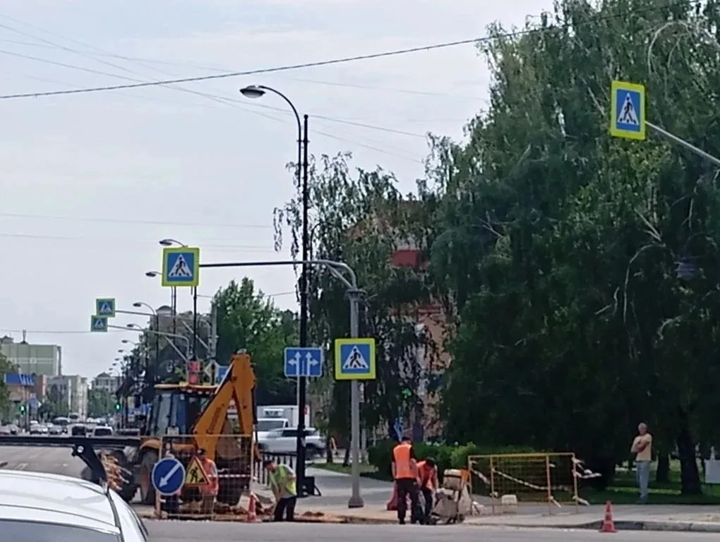 На улице Котовского новые правила парковки На автомобильной дороге у дома 3 по улице Г И Котовского изменился порядок парковки машин Также здесь нанесена новая горизонтальная дорожная разметка сплошная линия Чтобы избежать отправки автомобилей на штрафстоянку жителей просят соблюдать новые правила Реутовчанам напоминают что с 15 июня парковка по этому адресу станет платной Подписывайтесь на ПроРеутов в МАХ