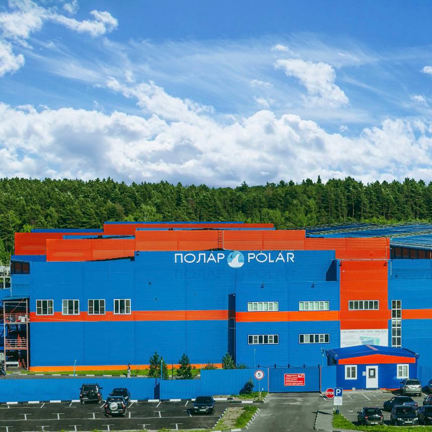 Калужская область наращивает экспорт сельхозпродукции! Развитие экспортного потенциала АПК — ключевая задача министерства сельского хозяйства региона. Несмотря на общероссийское снижение объемов экспорта АПК, наш регион демонстрирует уверенный рост. За первое полугодие 2025 года отгрузки продукции за рубеж составили 53,2 млн долл. США — это в 1,6 раза больше, чем за аналогичный период прошлого года! 38 стран-партнеров, включая Казахстан, Узбекистан, Турцию, Беларусь и Китай. 80% экспорта — продукция с высокой добавленной стоимостью: корма для животных, подсолнечное масло, кондитерские изделия. Минимизация рисков за счет диверсификации товарного портфеля и снижения зависимости от биржевой волатильности. Калужская область уверенно укрепляет позиции на международном рынке, обеспечивая стабильный рост экономики и новые возможности для местных производителей.