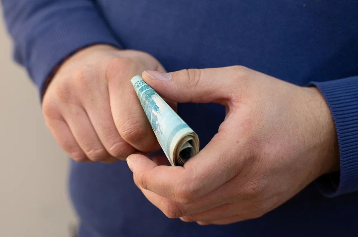 Для Калуги и ЦФО новые правила льгот для инвесторов в ОЭЗ вступят в силу в 2026 году   kaluganews ru fn 1793827 html Новый закон изменит правила для компаний в особых экономических зонах России Отныне льготы будут зависеть от реальных инвестиций Компании получат переходный период но особые условия предусмотрены для Магадана и Арктики Как это повлияет на бизнес   Прислать новость Подписаться