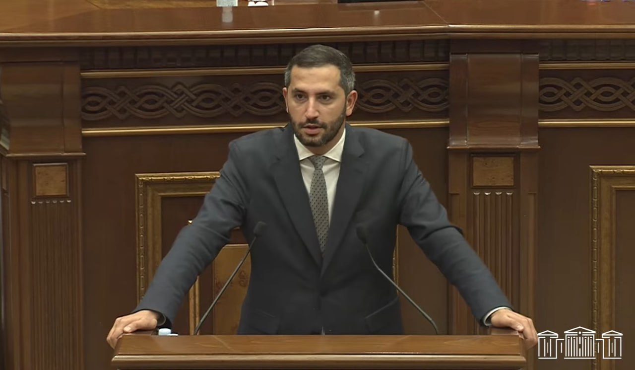 Вице-спикер Национального собрания Рубен Рубинян сообщил на своей странице в Facebook, что будут включать в себя любые договоренности, на которые пойдет Армения:  "Разблокирование на основе суверенитета, территориальной целостности и юрисдикции, то есть в нашем случае все дороги и инфраструктуры, проходящие через Армению, будут находиться под нашим полным суверенитетом и юрисдикцией в рамках нашей территориальной целостности, и все будет действовать в соответствии с нашим законодательством.   То есть, если дороги открываются для Азербайджана, они открываются и для Армении с взаимной выгодой.  А искренние опасения, после получения дополнительной официальной информации, обязательно рассеются".