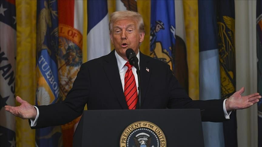 Я не совершил ни единой ошибки в первые 100 дней на посту президента - Трамп «Я скажу, это самый сложный вопрос, который может быть, потому что я действительно не верю, что совершил какие-либо ошибки», заявил президент Штатов в ответ на вопрос журналиста.