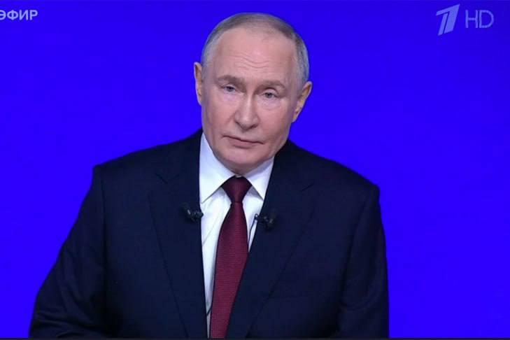 Самый первый вопрос от журналистов на прямой линии Владимиру Путину был адресован из Новосибирска Корреспондент радио Городская волна из Новосибирска Иван Двойничников поинтересовался у главы государства какие меры необходимо предпринять чтобы молодые научные специалисты оставались работать в Академгородке и пригласил на открытие СКИФа в следующем году В ответ Владимир Путин объяснил что для закрепления молодых кадров критически важно создавать благоприятные социальные условия и обеспечивать современную лабораторную инфраструктуру Для реализации этих задач предусмотрена комплексная система грантов и мегагрантов СКИФ это большой успех потому что он даёт возможность не только проводить исследования фундаментального характера но и прикладного одновременно отметил президент и пообещал что постарается приехать в Новосибирск на открытие СКИФа Подписаться на наш канал в MAX