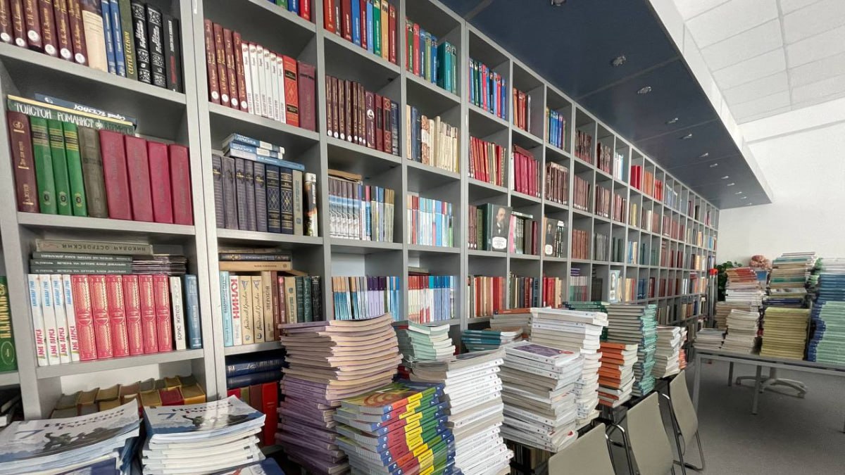 Стало известно когда самарские школьники перейдут на единые учебники географии Президент России Владимир Путин распорядился подготовить единый комплект государственных школьных учебников по географии соответствующий стандартам основной и средней школы Соответствующее задание было дано по итогам заседаний Русского географического общества и опубликовано на официальном портале Кремля Подробности читайте на нашем сайте ГТРК Самара MAX lВК lОК lСАЙТ