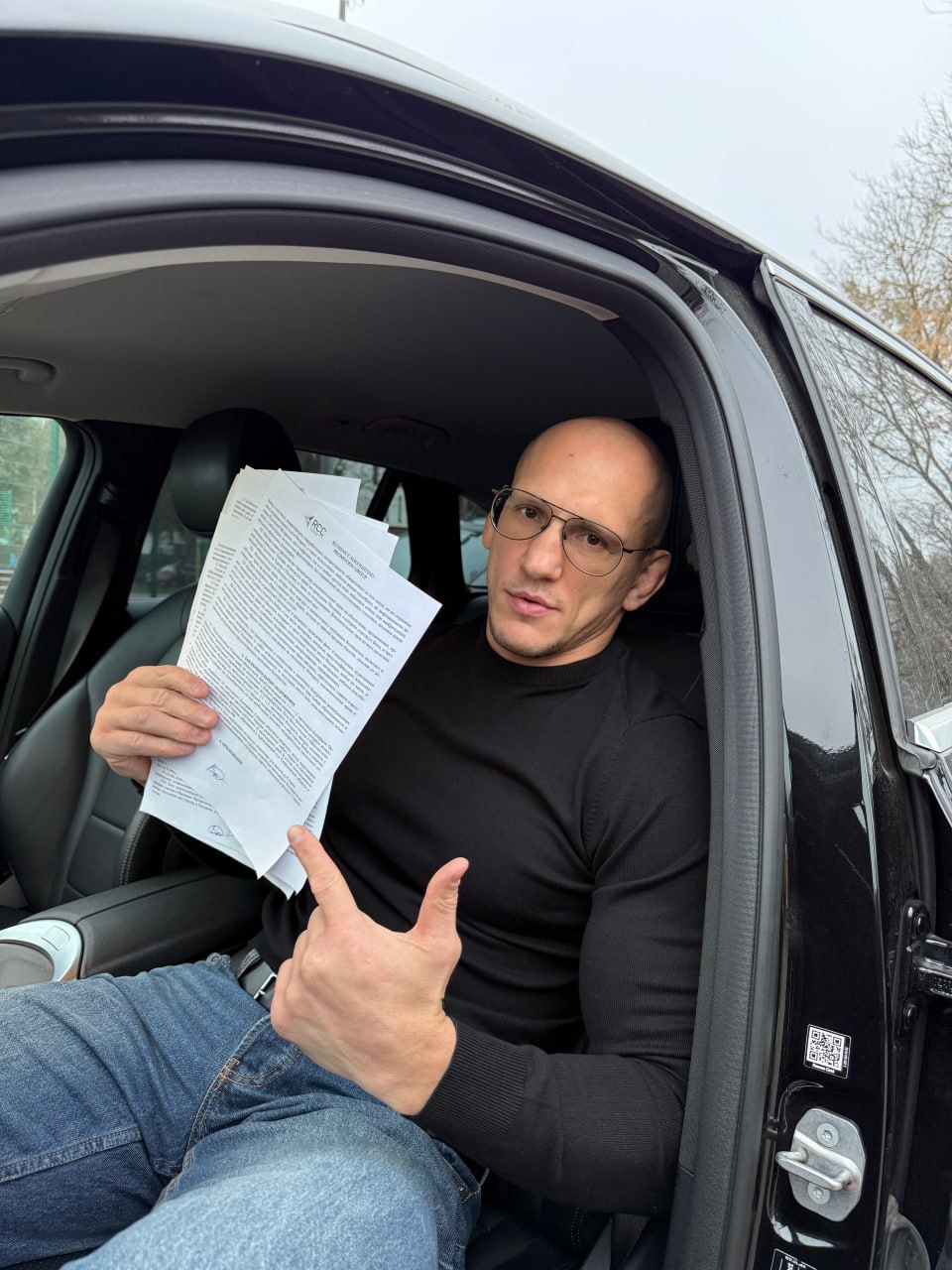 Вячеслав Василевский подписал контракт с RCC Российский средневес Вячеслав Василевский проведет следующий бой в декабре на турнире RCC 24 Сегодня боец подписал контракт с лигой Дата турнира и соперник будут объявлены в ближайшее время Василевского ждет 47 й бой в профессиональной карьере и второй в RCC В мае 2021 года на RCC 9 он единогласным решением одержал победу над Вискарди Андраде С тех пор он успел провести по одному поединку в Fight Nights и Hardcore а также два боя на площадке Ural FC Одним из самых обсуждаемых поединков Вячеслава стал бой по правилам бокса в ММА перчатках против будущего чемпиона RCC Владислава Белаза Тогда Василевский одержал победу но позже результат был аннулирован