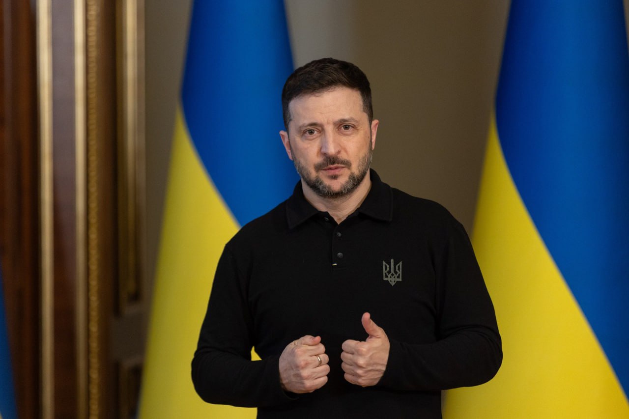 Зеленский заявил, что Украина никогда не выведет войска с части территории РФ Президент Украины сделал ряд заявлений по итогам разговора Дональда Трампа и Владимира Путина: — Я попросил Трампа перед его разговором с Путиным не принимать решений об Украине без участия Украины. — Мы рассматриваем возможность встречи делегаций Украины, России, США и ЕС в Турции, Ватикане или Швейцарии. — Мы ждем, чтобы изучить предложение, которое представит Россия. — У меня был часовой разговор с Трампом и европейскими лидерами. — Украина никогда не выведет войска с части российских территорий, которую она считает своей, и не поддастся ультиматумам России. Обратная связь Подписаться