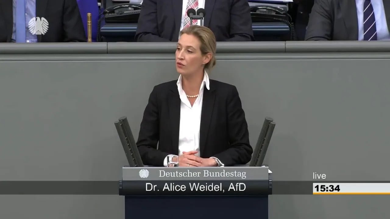 Алис Вайдель стала кандидатом в канцлеры ФРГ от партии «Альтернатива для Германии»  Алис Элизабет Вайдель родилась в 1979 году. Она известна своей антиисламской риторикой и антииммиграционной позицией, также она критикует ЕС и является открытой лесбиянкой   движение ЛГБТ признано экстремистским и запрещено в России , при этом возглавляя правую партию, выступающую за традиционные ценности.  Главное — здесь. Подписывайтесь!