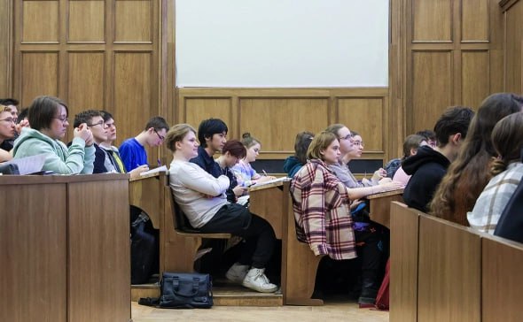 СберСтрахование жизни россияне готовы платить за учебу в вузе 293 тыс руб Россияне оценивают годовое обучение в вузе в среднем в 293 тыс руб это на 25 больше чем годом ранее Копят на учебу 8 8 опрошенных jkinvest news jkinvest