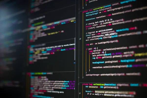 Пока в стране еще толком не успел развиться искусственный интеллект в темных подвалах Минцифры уже запилили проект концепции развития регулирования ИИ Подход судя по научной фантастике оправданный надо его проклятого сразу за рога брать пока еще голову поднять не успел Документ пока показывают экспертам из отраслей в которых потенциально намечается широкое использование ИИ потом его начнут показывать другим государственным министерствам и ведомствам Предполагается что в основу регулирования сферы лягут человекоориентированный подход доверенность технологий принцип технологического суверенитета Айтишник Подписаться