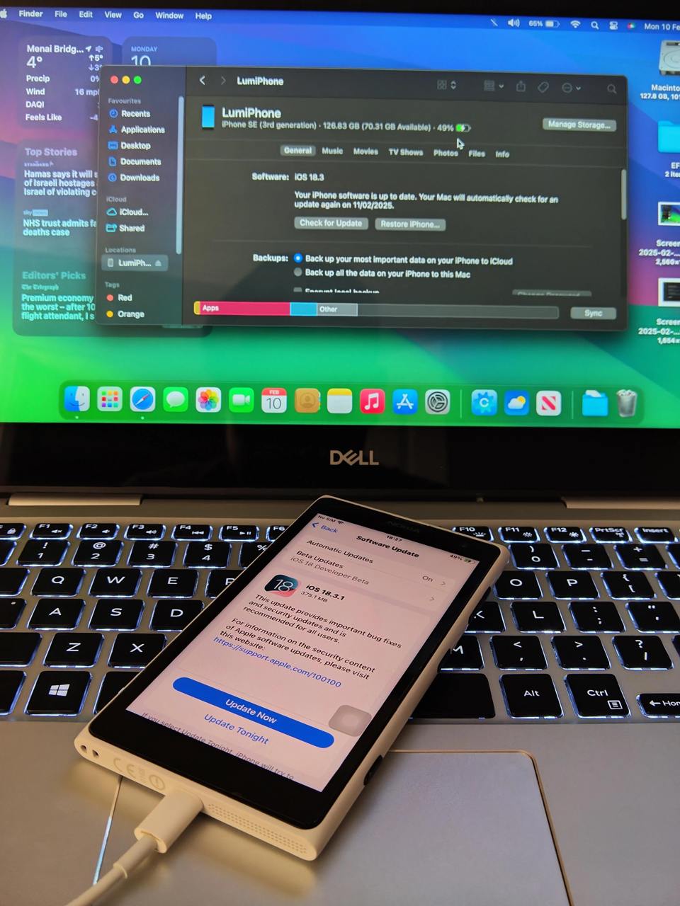 Не такой iPhone SE в новом дизайне мы ждали...  Энтузиаст с сабреддита r/hackintosh превратил Nokia Lumia 1020 в iPhone SE  2022  — он заменил «внутренности» первого «внутренностями» второго. К удивлению, всё заработало.  OceanDepth95028 перенёс с iPhone SE всё, включая камеру на 12 Мп, Lightning-порт, Taptic Engine и Touch ID — сканер разместился на задней панели, чтобы не портить внешний вид Lumia 1020.  Теперь эта Lumia 1020 работает не на Windows Phone, которая не поддерживается разработчиками уже много лет, а на актуальной iOS 18.3.1.    Rozetked   Подписаться