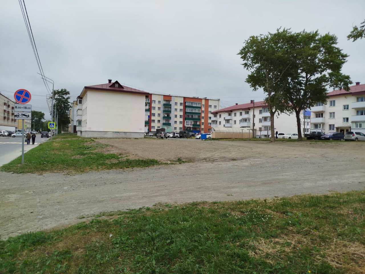 В Долинске на улице Ленина завершили снос аварийного дома №25. На месте строения наведён порядок и убран весь строительный мусор. В будущем участок будет предложен застройщикам.  Бывшие жильцы дома в 2024 году переехали в современное комфортное жильё, построенное по программе, реализуемой в Сахалинской области по поручению губернатора Сахалинской области Валерия Лимаренко.