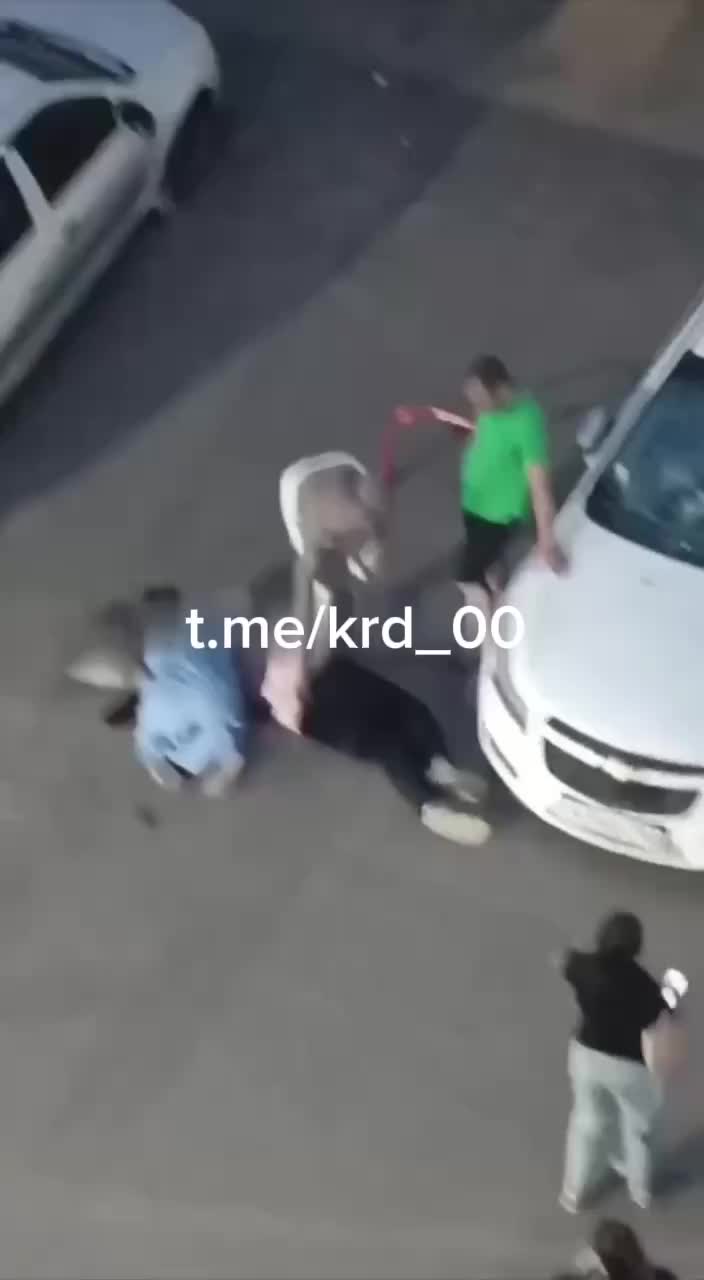 Мужчина в Краснодаре устроил погром с топором из-за припаркованного автомобиля