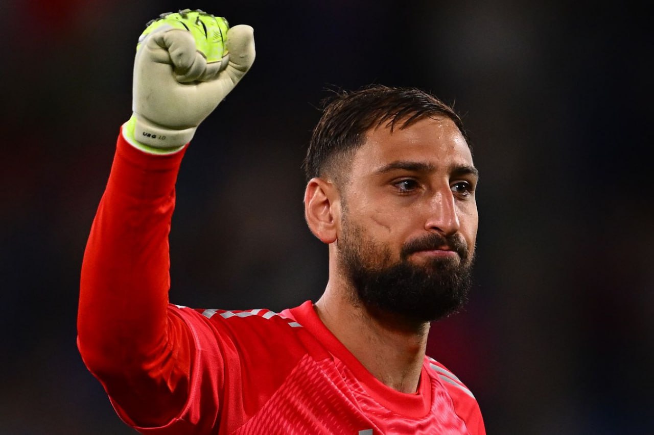 Доннарумма стал лучшим вратарем 2025 года по версии ФИФА repost uz sport nu a kto kruche Подписывайтесь на Repost