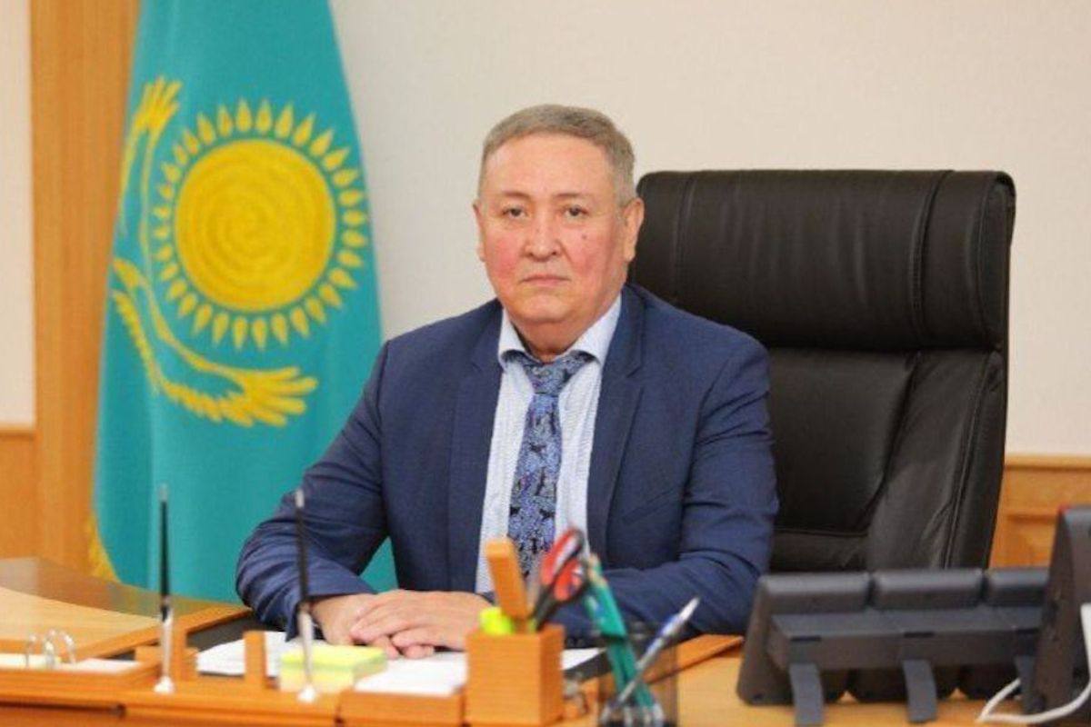 Умер экс глава АНПЗ Мурат Досмуратов 29 сентября в Атырау отеле Somerset скончался Мурат Досмуратов управляющий директор по нефтепереработке и нефтехимии ТОО КМГ Инжиниринг ранее возглавлявший Атырауский нефтеперерабатывающий завод По предварительным данным причиной смерти стал сердечный приступ Досмуратов более 30 лет проработал в нефтегазовой отрасли занимая руководящие должности в КазМунайГаз и его дочерних структурах Atyrau ONLINE