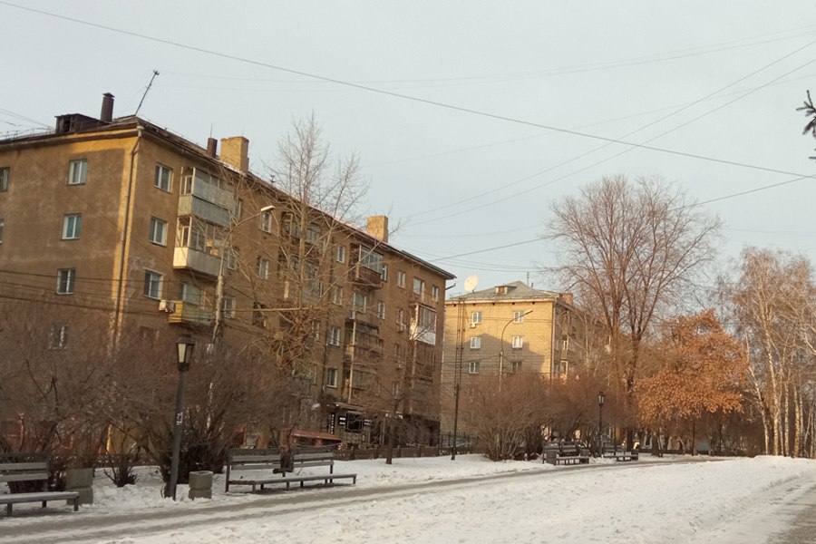 Инвестиции в арендное жилье в Новосибирске окупаются за 15 лет Средняя доходность от аренды квартиры в Новосибирске составляет 6 5 годовых а срок окупаемости такого вложения 15 3 года При средней цене квартиры около 6 86 млн рублей арендная ставка в Новосибирске достигает 37 386 рублей в месяц Это превышает средние значения по стране Кроме того доходность от сдачи квартиры в городе оказалась выше чем в Москве и Санкт Петербурге Подробнее читайте по ссылке     INFOPRO54 Фото редакции Infopro54 автор Оксана Мочалова