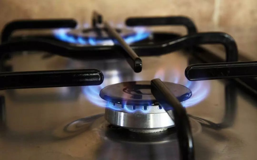 В Воронеже и пяти районах области планово отключат газ в июле.   В столице Черноземья ресурс будут отключать с 1 по 31 июля во всех районах города. Также ежедневно отключать газ в Богучаре и Семилуках.    Ограничения коснутся и жителей Калачеевского района. Без ресурса останутся жители поселка Пригородный, а в Ольховатском районе газ отключат в в селах Заболотовка и Малые Базы.    В Россоши газ будут отключать каждые понедельник и среду. Ограничения коснутся жителей 12 улиц.