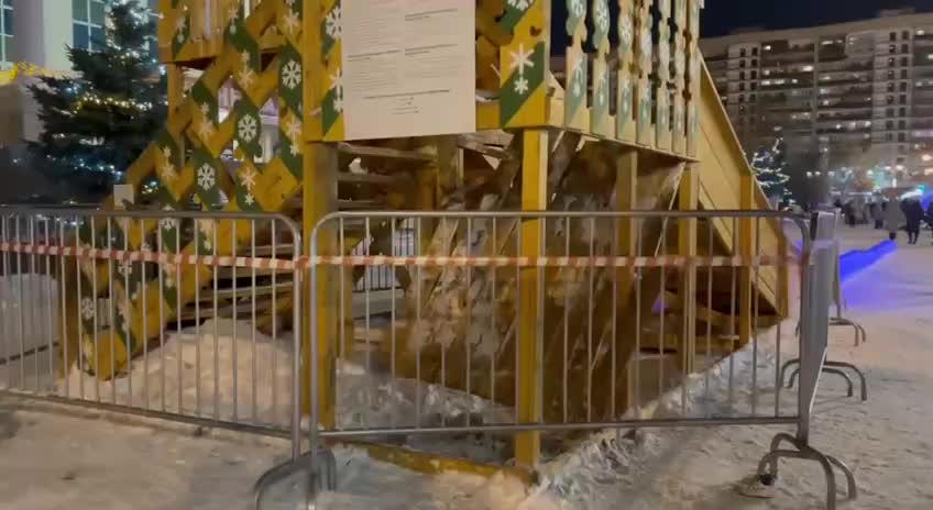 Суд в Тюмени оштрафовал предпринимателя за обрушение горки, повредившей детей