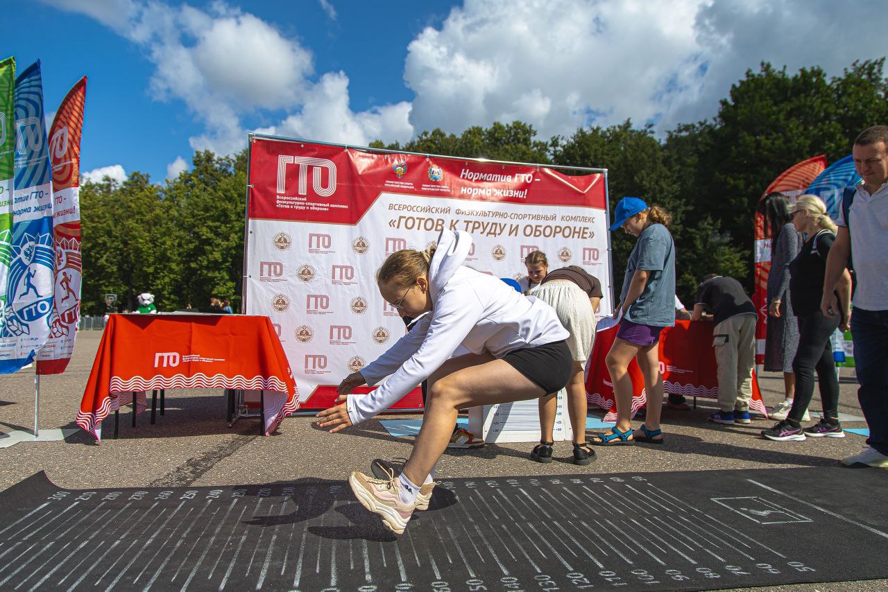 С 1 октября по 31 декабря 2025 года в Новгородской области выполнили нормативы ГТО на золотой знак отличия 1386 человек Соответствующий приказ Министерства спорта России 25 нг от 02 02 2026 размещен на сайте ГТО и на сайте министерства спорта Новгородской области В этом году отмечается 95 летие комплекса Готов к труду и обороне основан 11 марта 1931 года Все фестивали ГТО 2026 будут посвящены этой знаменательной дате