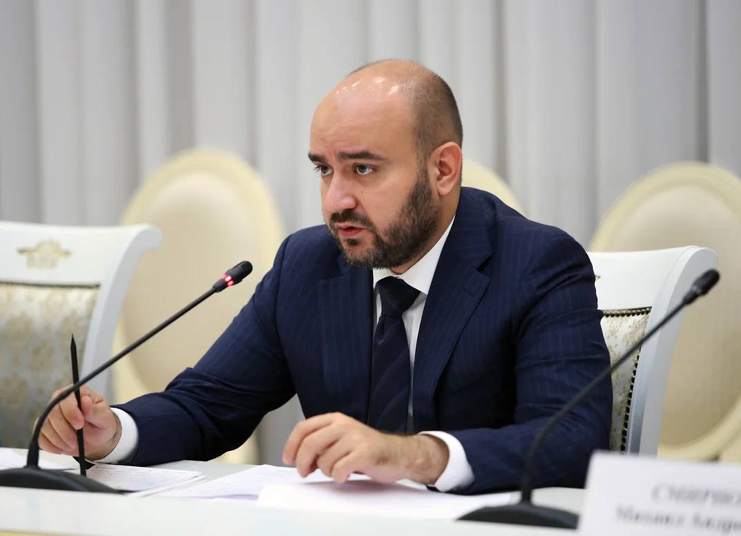Чиновников самарского правительства будут проверять на детекторе лжи Проведение проверок на полиграфе планируется в отношении чиновников правительства Самарской области Об этом стало известно на заседании в среду 3 сентября Проверки будут проводиться в отношении чиновников при приеме на работу и по особым поручениям губернатора Самарской области Вячеслава Федорищева в отношении тех кто уже работает При этом будут учитываться права госслужащих и особенности их здоровья Глава региона отметил что сам вместе с председателем областного правительства Михаилом Смирновым первым пройдет проверку на полиграфе После этого Вячеслав Федорищев пообещал отчитаться об итогах kommersant volga