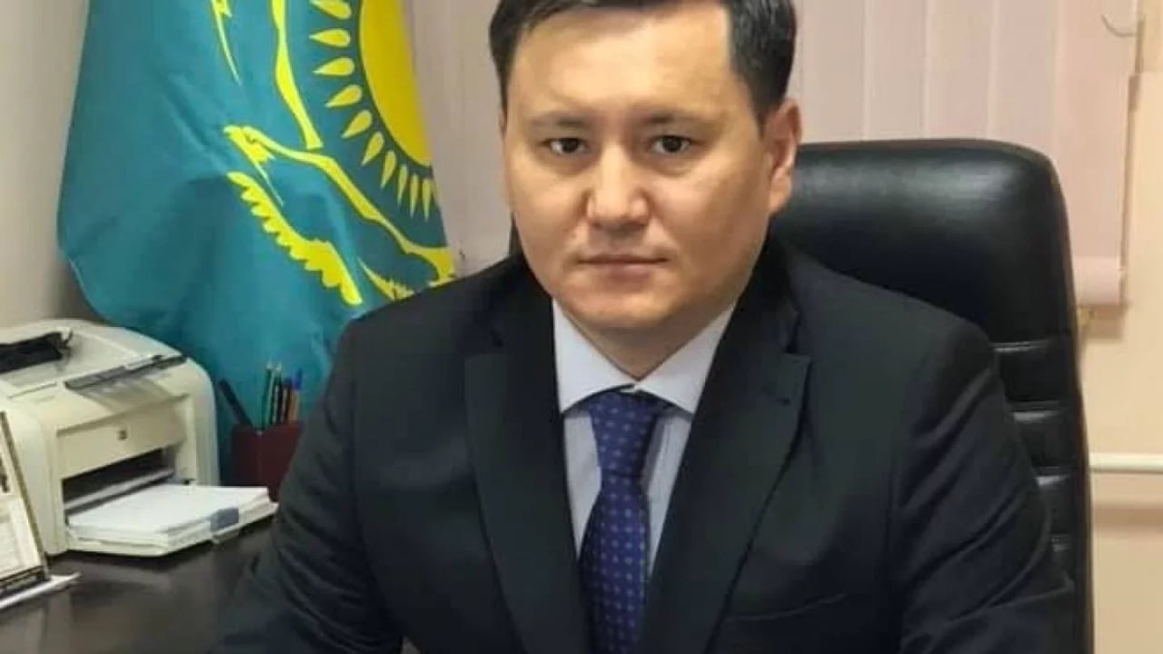 Процесс по делу бывшего председателя горсуда Уральска начинается в ЗКО  Главное судебное разбирательство назначено на следующую неделю. Дело бывшего председателя горсуда Уральска Руслана Жумагулова на днях поступило в Таскалинский районный суд ЗКО. Вместе с Жумагуловым по делу о взятке проходит адвокат и бывший полицейский Нуржигит Фазылгалиев.  Согласно данным судебного кабинета, главное судебное разбирательство по делу Жумагулова и Фазылгалиева начнётся 5 мая.