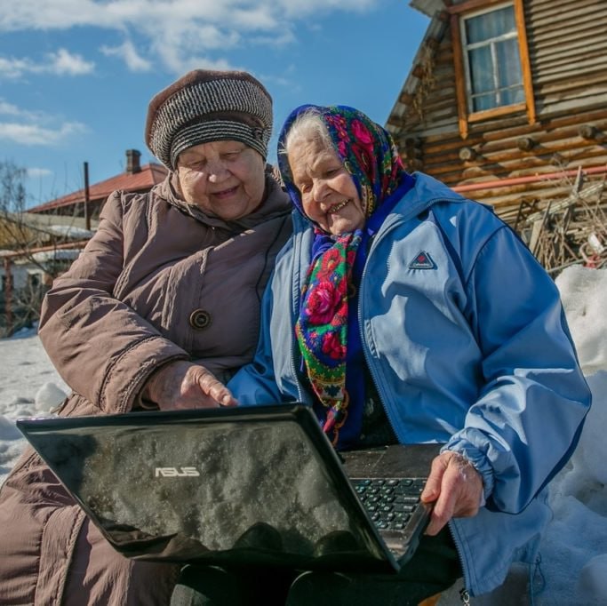 В Гагшоре Сысольского района появится интернет  В 2023 году село стало лидером голосования по установлению интернета. Здесь должны были установить базовую станцию для обеспечения высокоскоростным интернетом и сотовой связью. Селу не хватило всего одного жителя, чтобы там появилась связь.  Минцифры Коми совместно с ПАО «Ростелеком» рассматривает возможность строительства распределительных сетей до домохозяйств. По поручению врио Главы Коми Ростислава Гольдштейна ведётся дальнейшая проработка данного вопроса.