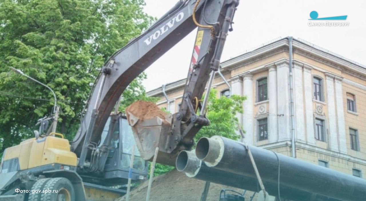 После завершения реконструкции АО «Теплосеть Санкт-Петербурга» ввело в эксплуатацию участок тепломагистрали «Куйбышевская», проходящий по Подъездному переулку. В рамках первого этапа специалисты обновили 640 метров тепловых сетей. Новые трубы проложили в защитных каналах. Пока участок заасфальтирован временным покрытием. ВКонтакте Одноклассниках