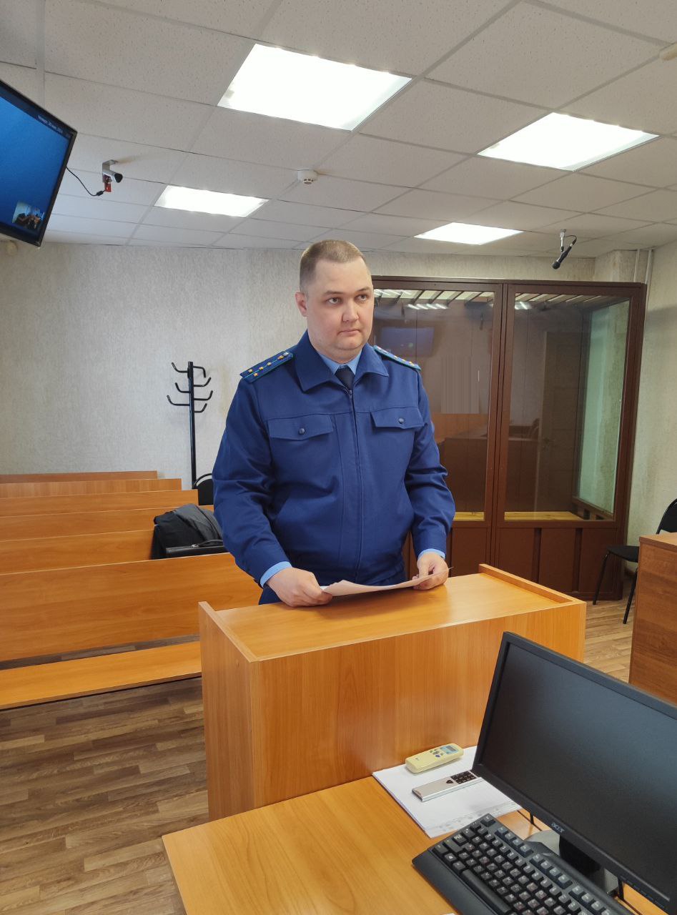 После вмешательства Ямало Ненецкого природоохранного прокурора устранены нарушения закона об охране лесов от пожаров Установлено что ООО Северавтотракт несмотря на наступление пожароопасного сезона на территории региона на арендуемом лесном участке в границах Таркосалинского лесничества мероприятия по противопожарному обустройству не выполнены отсутствовали противопожарный аншлаг и минерализованная полоса по периметру Также арендатором допущено захламление лесного участка отходами производства и потребления   Подробности на сайте ведомства