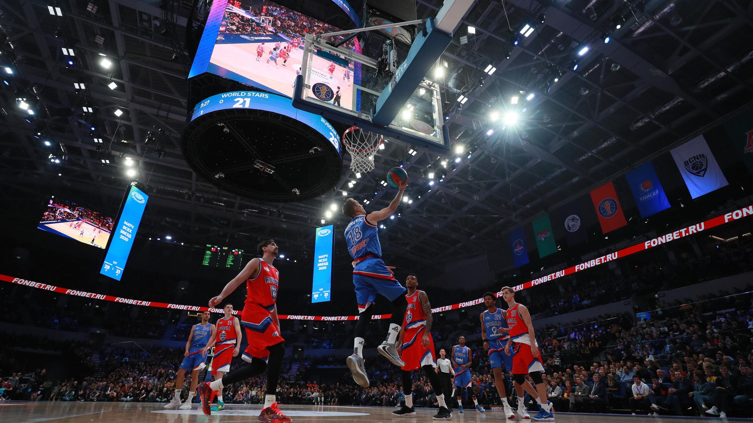 Евгений Пашутин и Велимир Перасович будут главными тренерами команд участниц Матча звезд Единой лиги ВТБ 2026 года сообщается на официальном сайте соревнований Матч звезд Лиги ВТБ пройдет 15 февраля на ВТБ Арене В рамках мероприятия состоится матч между российскими и иностранными баскетболистами Единой лиги Пашутин из пермской Пармы будет руководить командой Звезды России Перасович из казанского УНИКСа возглавит команду Звезды Мира Звездные сборные возглавили иностранный и российский тренер чьи команды показывают наилучшие результаты прямо сейчас При этом один специалист не мог принимать участие в Матче звезд два года подряд В прошлом году команды возглавляли Андрей Ведищев Локомотив Кубань и Андреас Пистиолис ЦСКА