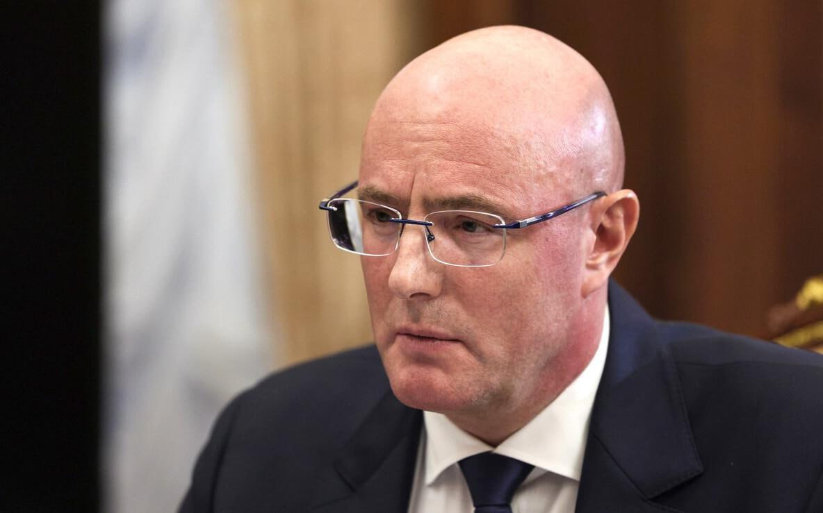 Чернышенко назвал перспективные направления сотрудничества России и Китая Одно из них это увеличение поставок природного газа по новым маршрутам Об этом вице премьер заявил на 29 м заседании двусторонней комиссии по подготовке регулярных встреч глав правительств в ходе рабочего визита в КНР Среди перспективных направлений открытие китайского рынка для российской озимой пшеницы ячменя и топливных пеллет сказал Дмитрий Чернышенко на встрече с вице премьером Госсовета Китая Хэ Лифэном По его словам доброй традицией уже стало проведение в КНР фестивалей ярмарок Сделано в России с участием российских артистов и спортсменов Вице премьер отметил что приоритетом внешней политики Москвы остаётся укрепление дружественных связей и стратегического взаимодействия с Пекином Подписаться на Говорит Москва Telegram VK MAX