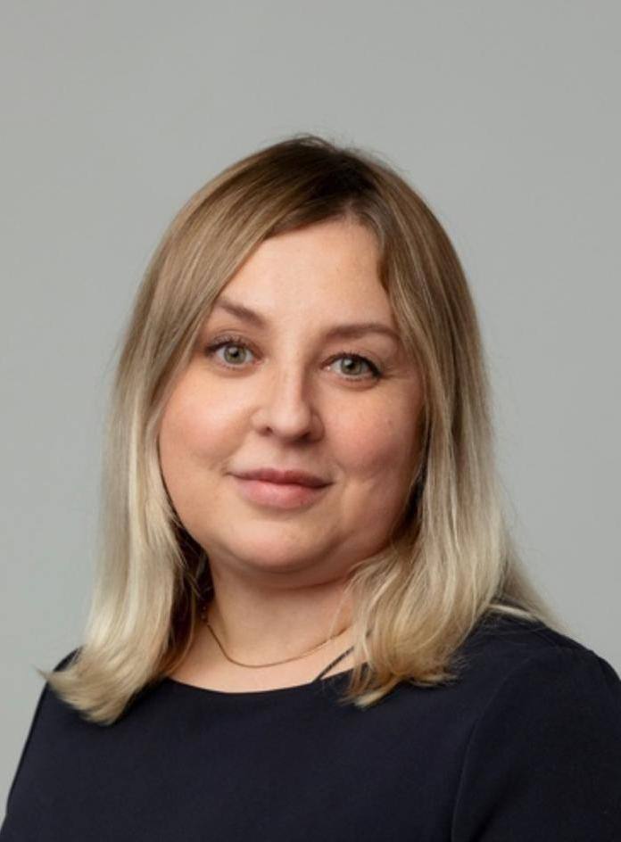 Депутат Мурманской областной Думы Любовь Черепанова сложила полномочия в ходе очередного заседания регпарламента Случилось это по причине избрания в Совет по Печенгскому округу В ходе обсуждения многие из уже бывших коллег как бы недвусмысленно намекнули что готовы увидеть Черепанову в следующих созывах Облдумы