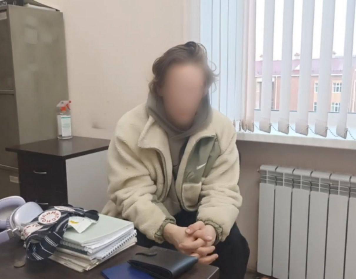 В Пермском крае задержали 18 летнего жителя которого подозревают в совершении теракта По данным следствия вечером 5 марта он поджёг трансформаторную подстанцию в Краснокамском округе из за чего около 50 домов остались без электричества Энергоснабжение удалось вернуть на следующий день а ущерб энергокомпании оценили в 50 тысяч рублей В отношении молодого человека возбуждено уголовное дело по статье о террористическом акте по ходатайству следствия суд отправил его под стражу Подпишитесь на нас в ТГ MAX ВК Прислать материал