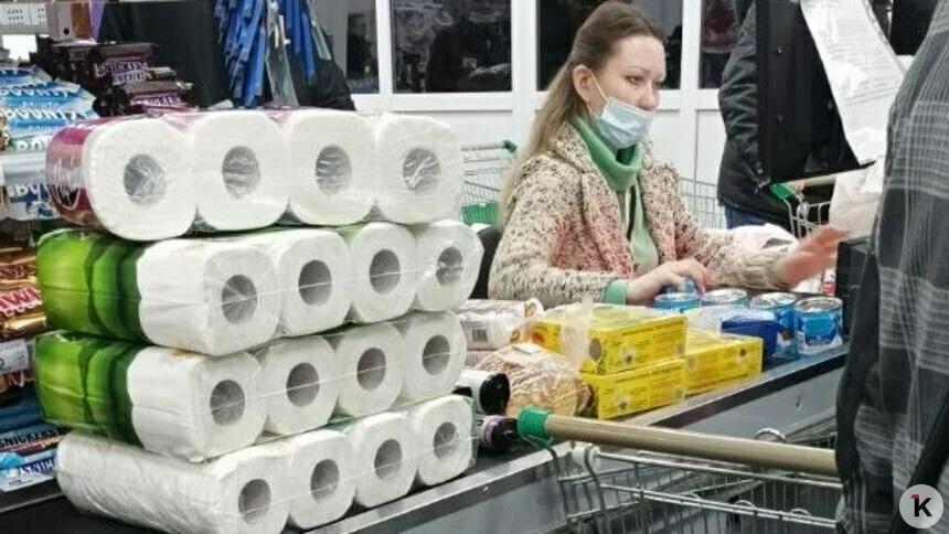 В Калининграде самая дорогая в СЗФО туалетная бумага По данным Калининградстата стоимость одного рулона составляет 35 49 рубля На втором месте по дороговизне Архангельск Там этот товар стоит 32 55 рубля В Мурманске цена рулона 30 48 рубля Дешевле всего использовать туалетную бумагу в Пскове и Новгороде Там за рулон нужно заплатить 22 36 рубля Средня цена по СЗФО 27 81 рубля