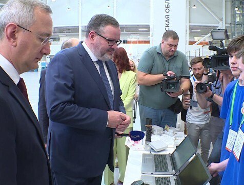 Министр труда и соцзащиты РФ лично оценил кадровые проекты Калужской области С рабочей поездкой в Калуге находится Министр труда и социальной защиты РФ Антон Котяков. Программа намечена большая. Визит начался в Федеральном технопарке профобразования. Там Министру представили работу региона по кадровым проектам.