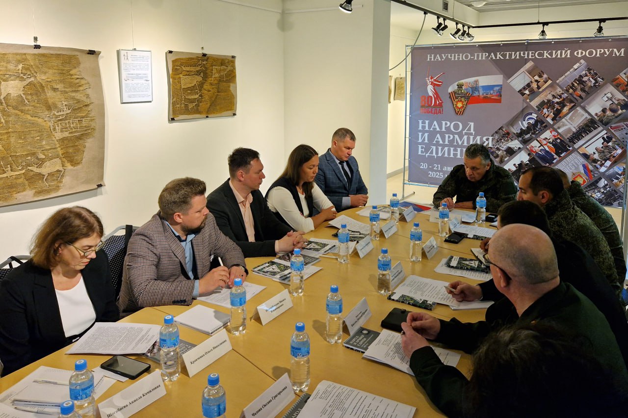 21 августа 2025 года в рамках рабочей поездки рабочей группы группировки войск Восток а также проведения научно практического форума Народ и армия едины в Чукотском автономном округе в Музейном Центре Наследие Чукотки состоялась встреча заместителя командующего войсками Восточного военного округа по военно политической работе начальника военно политического управления генерал лейтенанта Грекова Романа Борисовича с представителями Аппарата Губернатора ЧАО Администрации г Анадырь и руководителей структурных подразделений города в формате круглого стола Музейный центр Наследие Чукотки