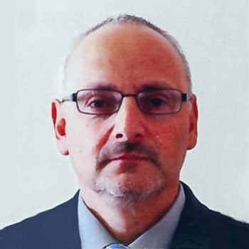 Между мэром Афин Харисом Доукасом и послом Израиля в Греции Ноамом Кацем произошел заочный конфликт на фоне разногласий по поводу ситуации в секторе Газа.  В интервью греческим СМИ дипломат выразил обеспокоенность сохранением в столице надписей антисемитского характера, упрекнув муниципальные власти в отсутствии должной реакции.   В ответ мэр Афин заявил, что, по его словам, Израиль совершает геноцид против мирного населения Газы и подчеркнул, что представитель страны, убивающей гражданских лиц, не может читать лекции о демократии.