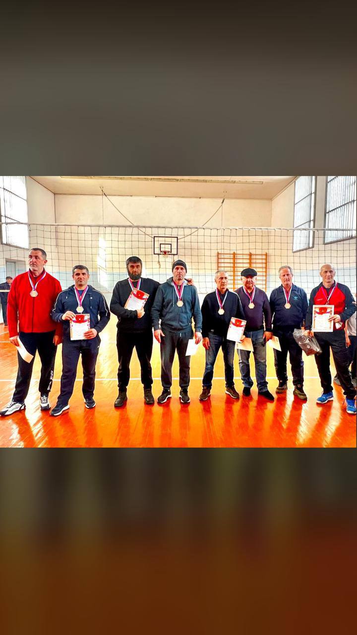 6 февраля 2026 года в селе Икра Курахского района прошёл Республиканский турнир по волейболу среди ветеранов мужских команд посвящённый памяти Героя Российской Федерации Батманова Зейнудина Лукмановича В соревнованиях команда спортивной школы 6 из Дербента заняла почётное 2 место Поздравляем наших победителей с отличным результатом и желаем дальнейших успехов Мы ВКонтакте