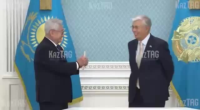 Президент Казахстана Токаев получил черный пояс по тхэквондо от главы Всемирной федерации