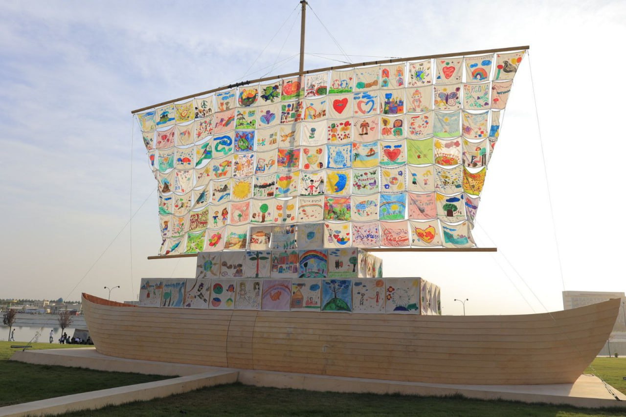 В Самарканде в преддверии конференции ЮНЕСКО стартовал международный молодежный форум Он собрал молодых специалистов лидеров и экспертов из более чем 100 стран мира На протяжении двух дней участники будут обсуждать актуальные темы от глобальной молодежной политики и сохранения культурного наследия до вопросов устойчивого развития и поддержки креативных инициатив В рамках культурной программы форума прошел концерт Корабль толерантности где молодые артисты из разных стран исполнили произведения национальной классической и народной музыки Узбекистан UNESCO Культура centralasianow Подписаться на канал