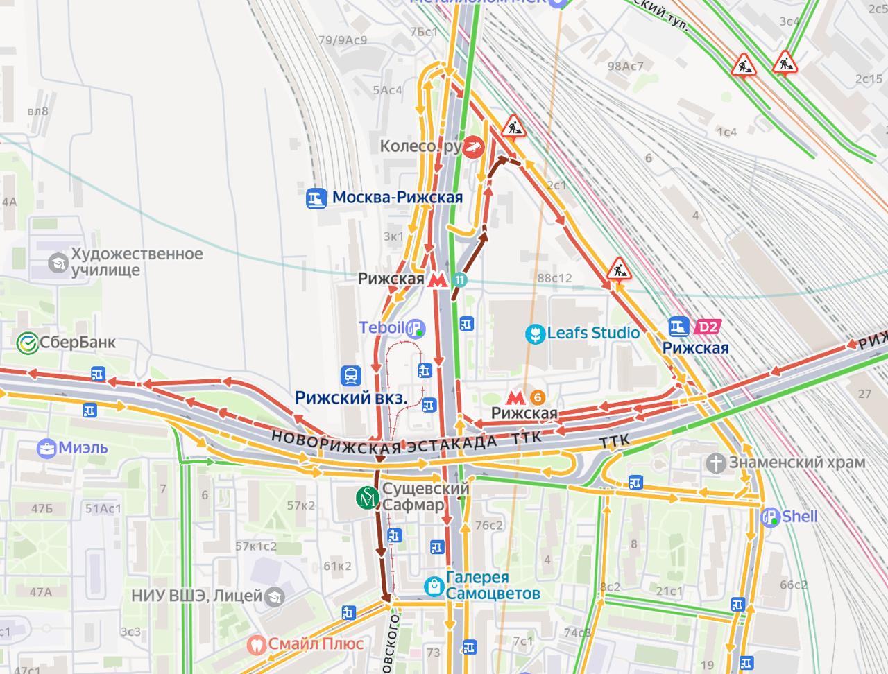 Пробки возле цветочных магазинов и крупных ТЦ ожидаются в Москве накануне 14 февраля Серьёзные затруднения возможны в районе Рижского рынка Также ситуацию может усугублять сильный снегопад За подарками едем на метро