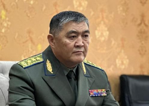 Президент Кыргызстана Садыр Жапаров уволил председателя Государственного комитета национальной безопасности ГКНБ Камчыбека Ташиева так же лишив офицера должности заместителя премьер министра страны Уволены трое его заместителей Прежде всего я принял это решение в интересах нашего государства с целью не допустить раскола в обществе в том числе между государственными структурами а напротив укрепить единство процитировал слова президента его пресс секретарь Актуальные новости из Центральной Азии fergananews