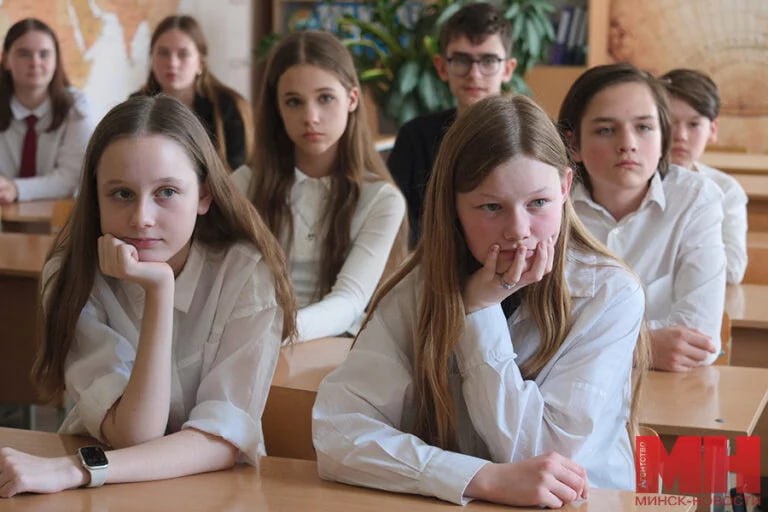 Для учащихся восьмых и девятых классов появится новый факультатив. Занятие «Основы управления квадрокоптером» будет посвящено работе на виртуальном симуляторе и упражнениям по управлению квадрокоптерами. Школьники не только получат полноценное представление об основах аэродинамики, механики и электроники, но и изучат процесс программирования беспилотных летательных аппаратов. «Минск-Новости» MINSKNEWS.BY Telegram Viber FB VK Inst TikTok YouTube