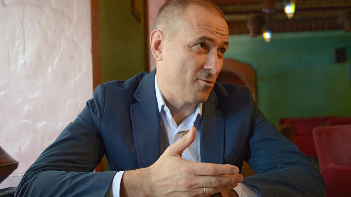 Экс депутат заксобрания Прикамья задержан по делу о призывах к терроризму В Перми в порядке ст 91 УПК задержан общественник бывший депутат законодательного собрания Пермского края Константин Окунев Как рассказал Ъ Прикамье знакомые с ситуацией источники ему инкриминируется ч 2 ст 205 2 УК РФ Публичные призывы к осуществлению террористической деятельности публичное оправдание терроризма или пропаганда терроризма совершенные с помощью интернета По одной из версий задержание проводили сотрудники ФСБ