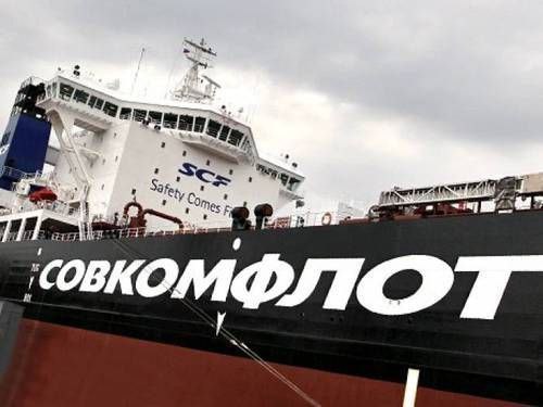 Чистый убыток "Совкомфлота" по МСФО в I квартале составил $393 млн против прибыли годом ранее Чистый убыток ПАО "Совкомфлот" по МСФО в первом квартале 2025 году составил $393,014 млн по сравнению с прибылью $216,019 млн годом ранее, говорится в отчете компании. В I квартале "Совкомфлот" получил $105 млн EBITDA консенсус-прогноз составлял $98 млн , сообщила компания. Выручка на основе тайм-чартерного эквивалента ТЧЭ в первом квартале сократилась до $222,1 млн консенсус-прогноз - $217 млн . В первом квартале прошлого года СКФ получил $459 млн выручки в ТЧЭ. #flot