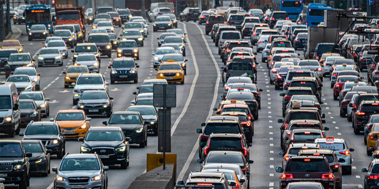 Москвичей просят не пользоваться личным транспортом 17 и 19 декабря до 20 00 ЦОДД Пробки на дорогах на данный момент уже 6 баллов