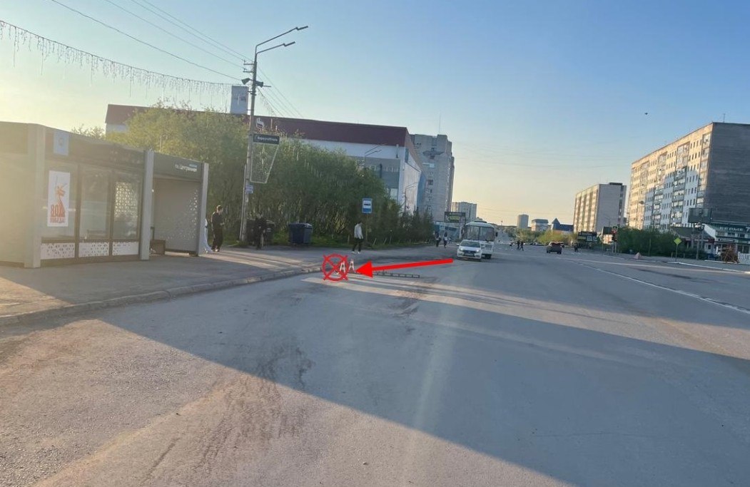 В Воркуте автобус наехал на пешехода В момент ДТП женщина ждала общественный транспорт на остановке.